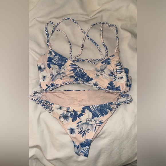 Frankie’s Bikinis floral bikini - Picture 2 of 5